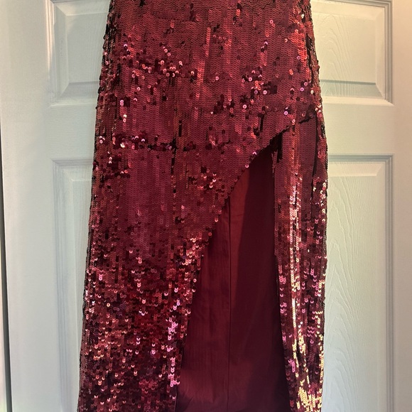 Burgundy sequin skirt size small - Picture 3 of 5
